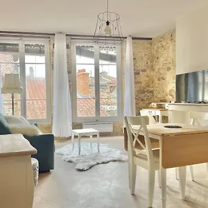 https://chic-appartement-tramassac.hotels-rhonealpes.com